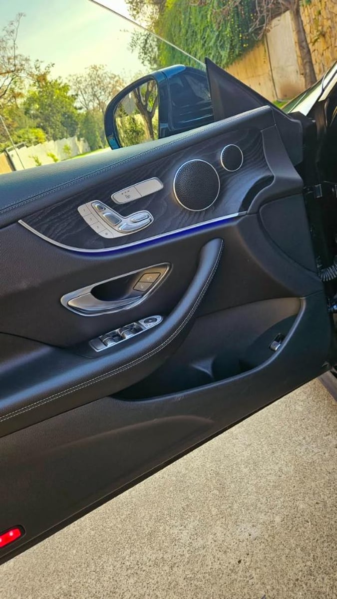 Mercedes-Benz E 300 COUPE 2020 - Imagen 14 de 19