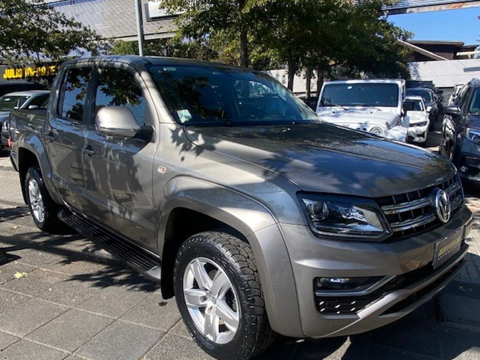 Volkswagen AMAROK HIGHLINE 4X4 2.0 AT Cuero, climatizador, perfecto estado 2019 - Foto 5 de 10