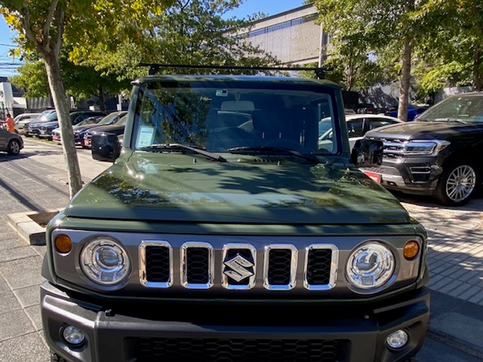 Suzuki JIMNY 5P 1.5 AT GLX . Nuevo.1.200 km. Neumatico 2025 - Foto 3 de 10