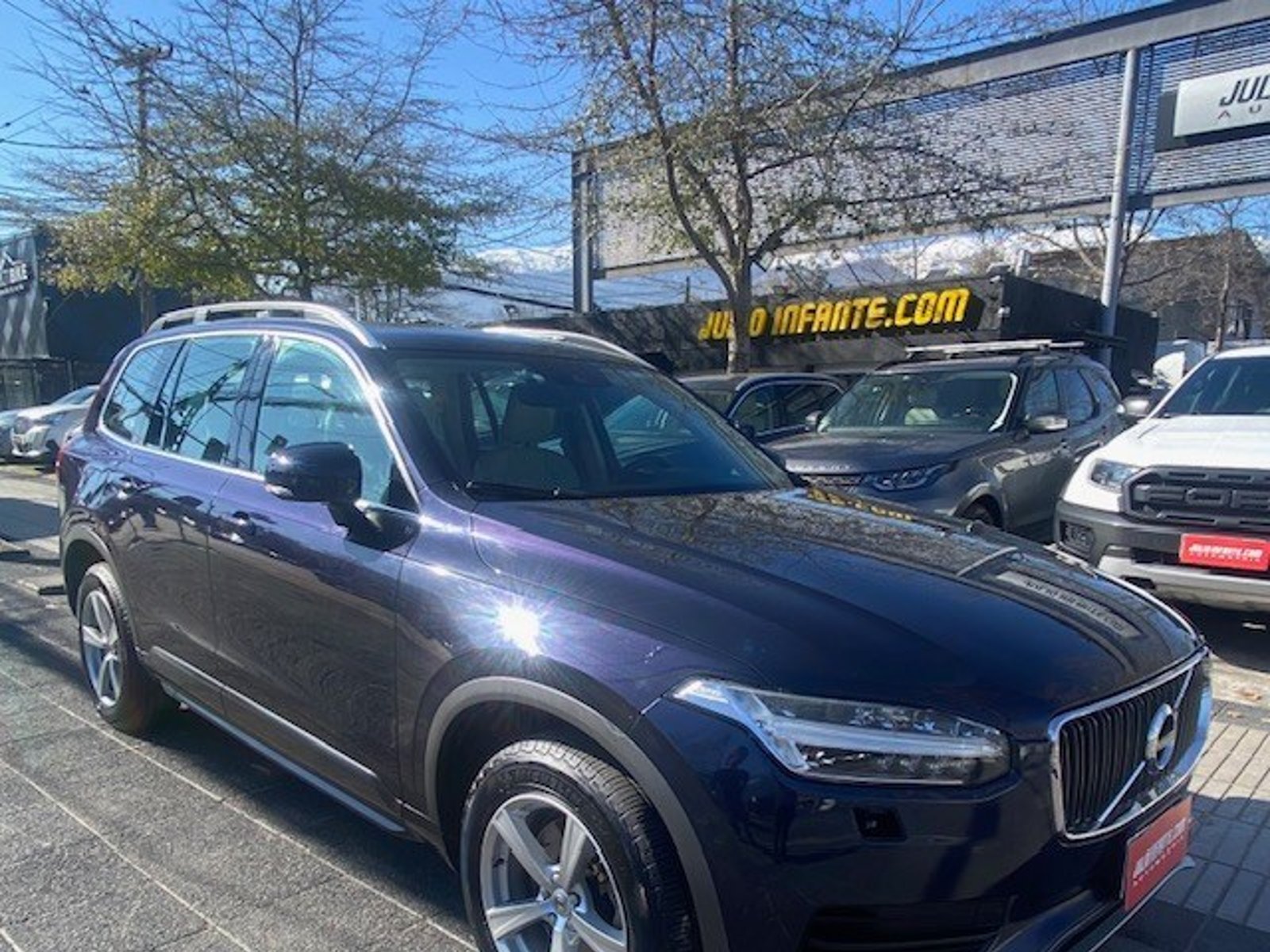 Volvo XC90 T5 2.0 Kinetic 2016 - Foto 3 de 10