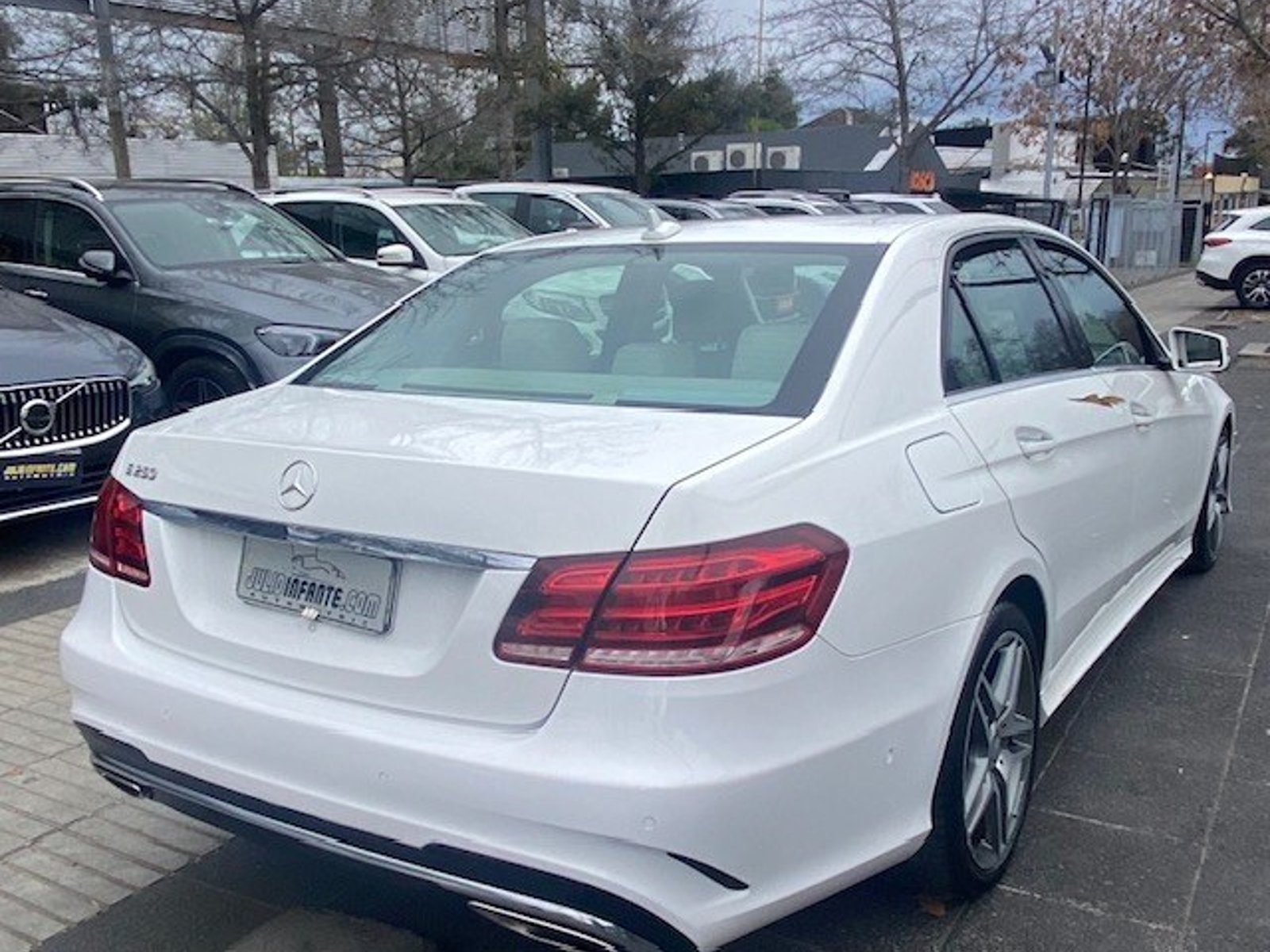 Mercedes-Benz E250 2.0 Turbo. cuero 2016 - Foto 2 de 10