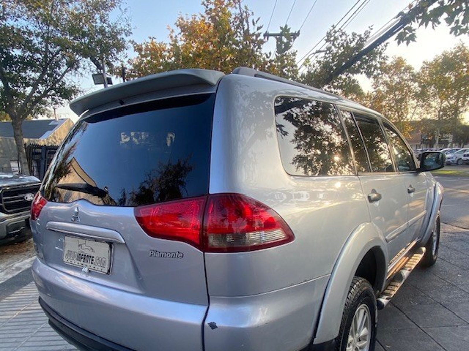 Mitsubishi MONTERO SPORT 2.5 Diesel 2016 - Foto 2 de 10