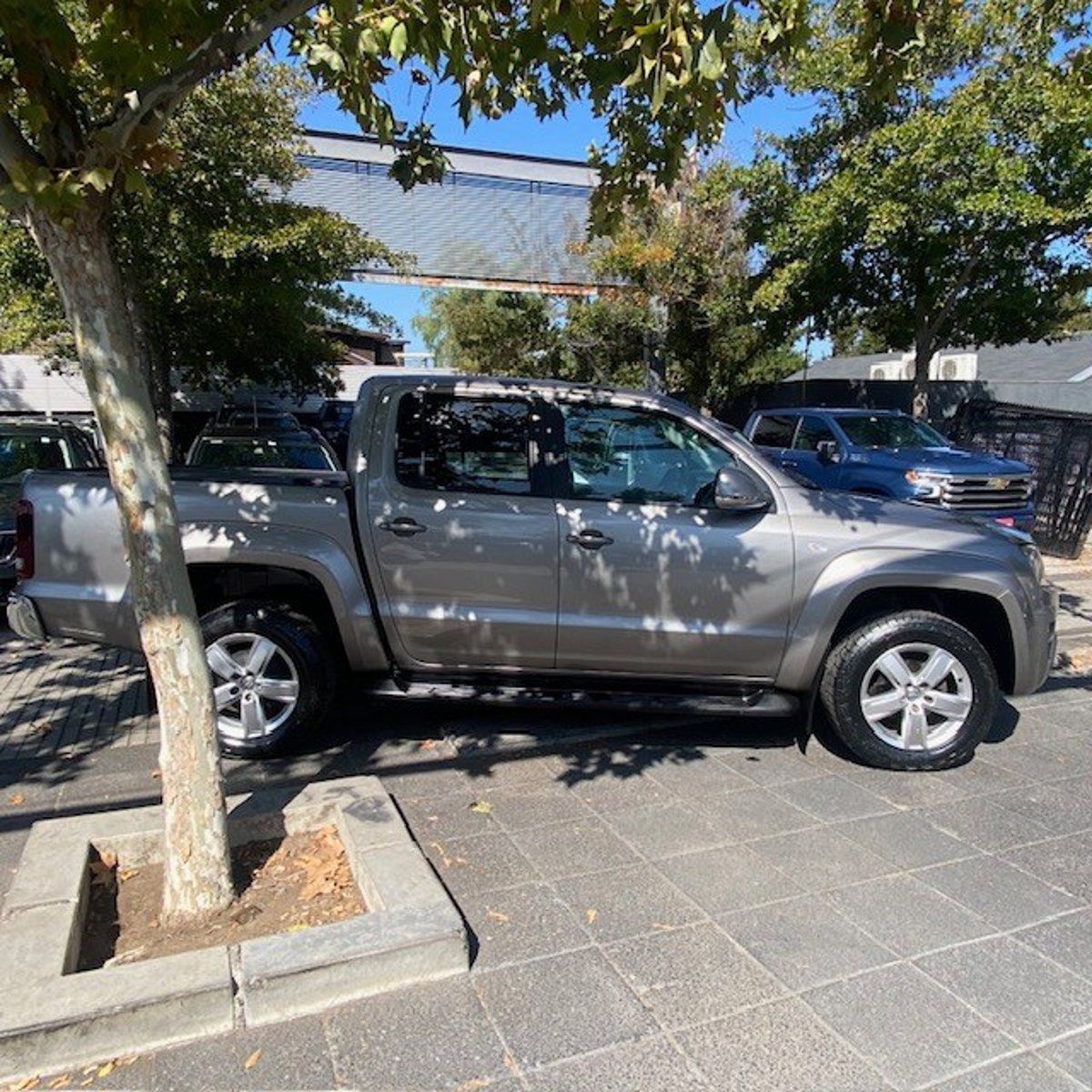 Volkswagen AMAROK HIGHLINE 4X4 2.0 AT Cuero, climatizador, perfecto estado 2019 - Imagen 7 de 10