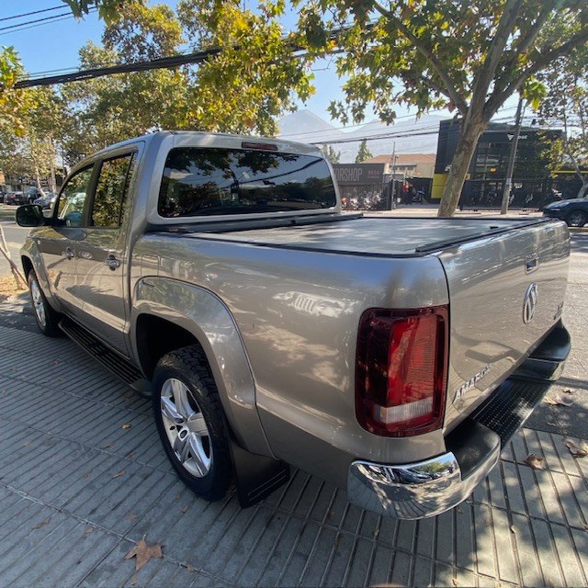 Volkswagen AMAROK HIGHLINE 4X4 2.0 AT Cuero, climatizador, perfecto estado 2019 - Imagen 6 de 10