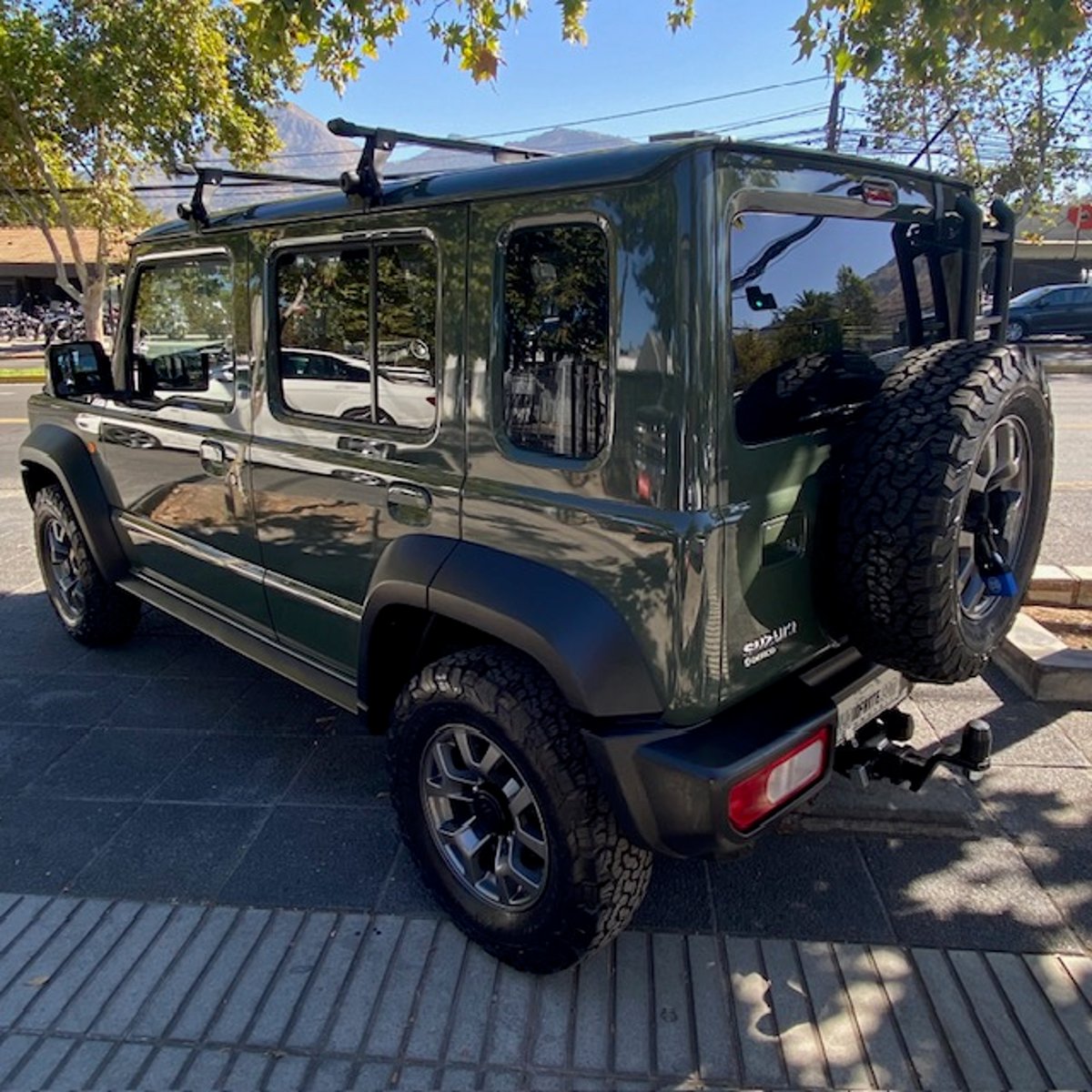 Suzuki JIMNY 5P 1.5 AT GLX . Nuevo.1.200 km. Neumatico 2025 - Imagen 6 de 10