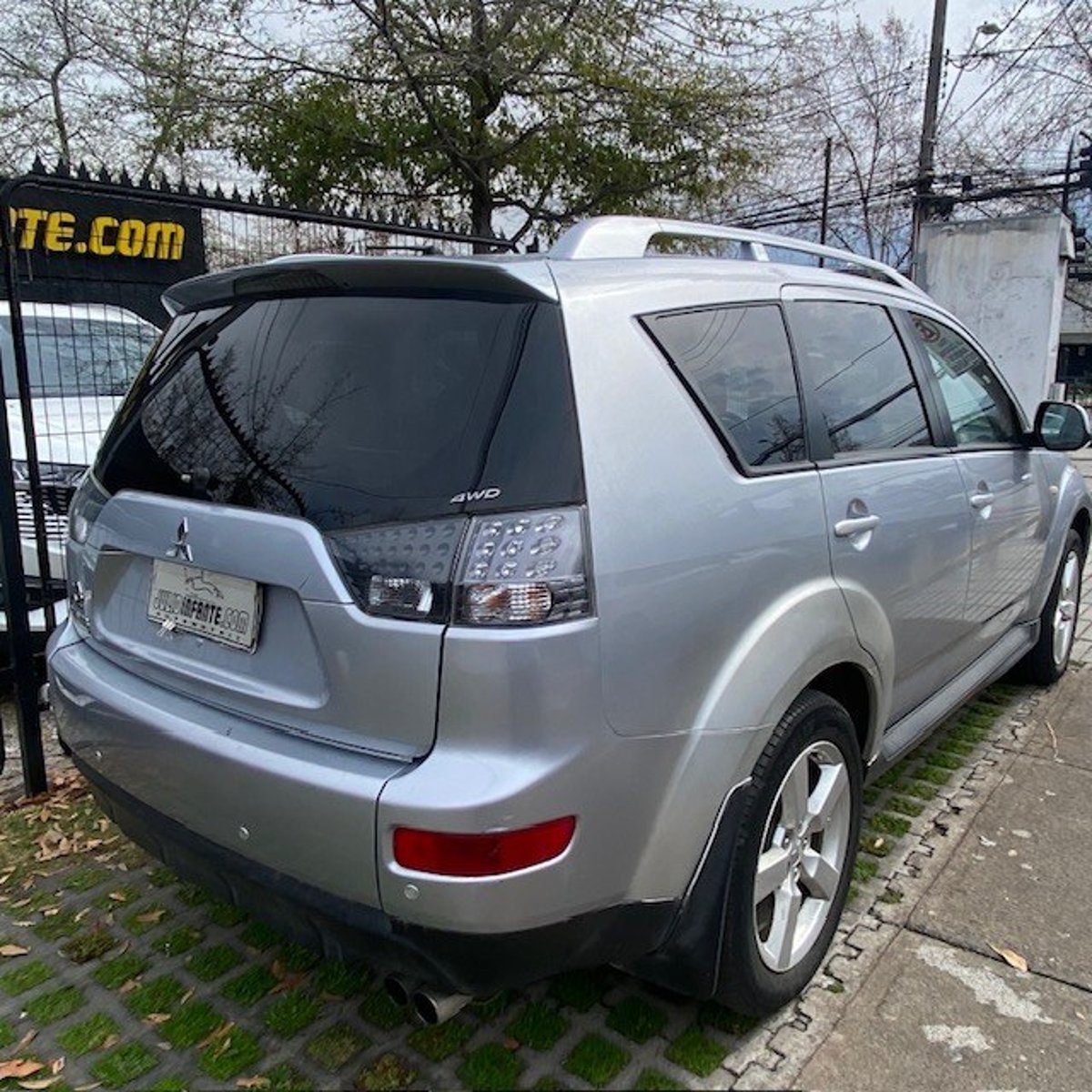 Mitsubishi OUTLANDER 3.0 Autom. Paddle Shift 2010 - Imagen 4 de 10