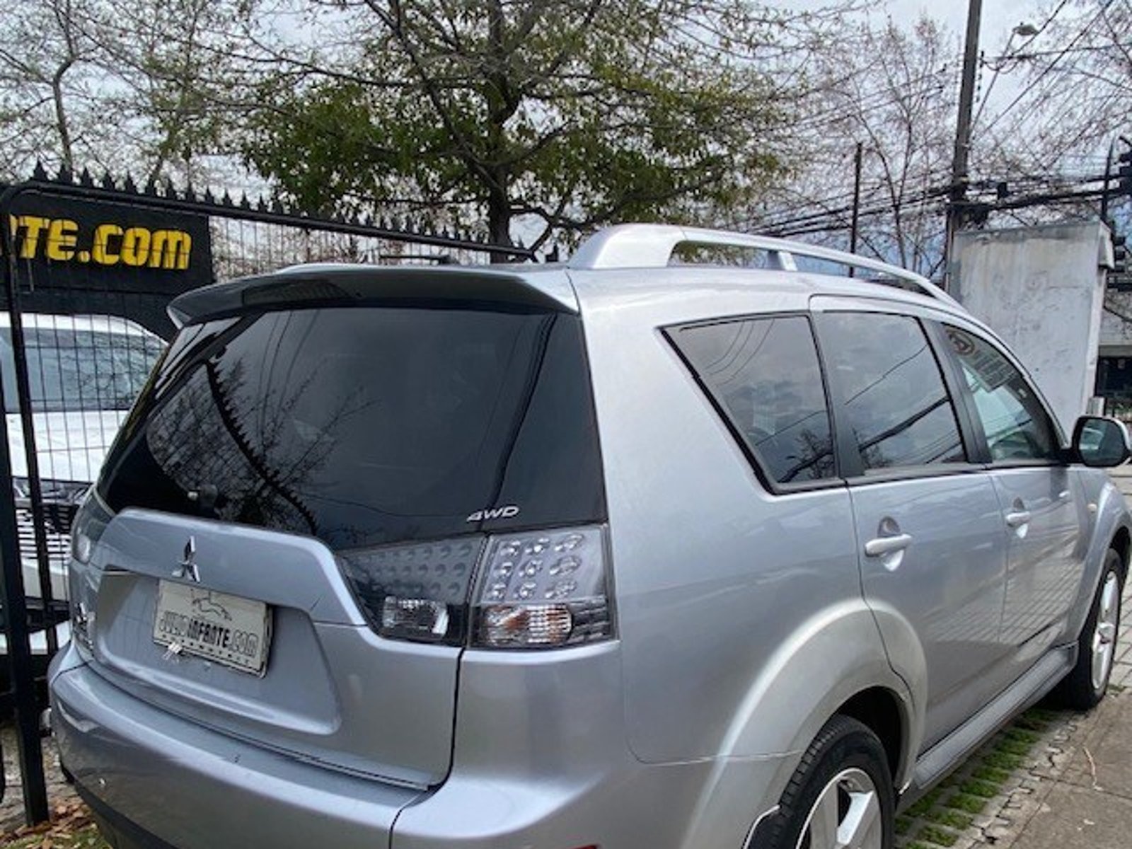 Mitsubishi OUTLANDER 3.0 Autom. Paddle Shift 2010 - Foto 4 de 10