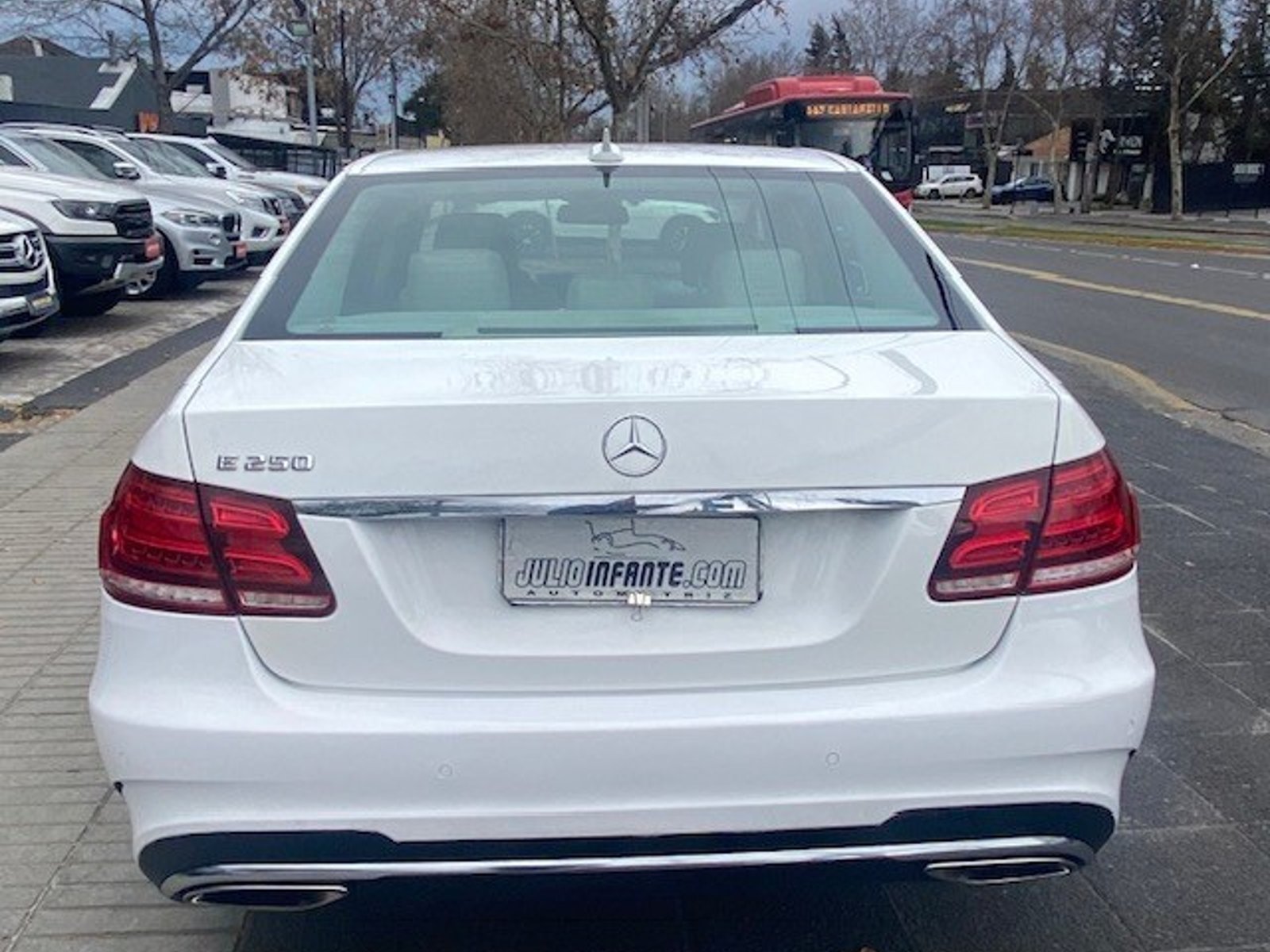 Mercedes-Benz E250 2.0 Turbo. cuero 2016 - Foto 4 de 10