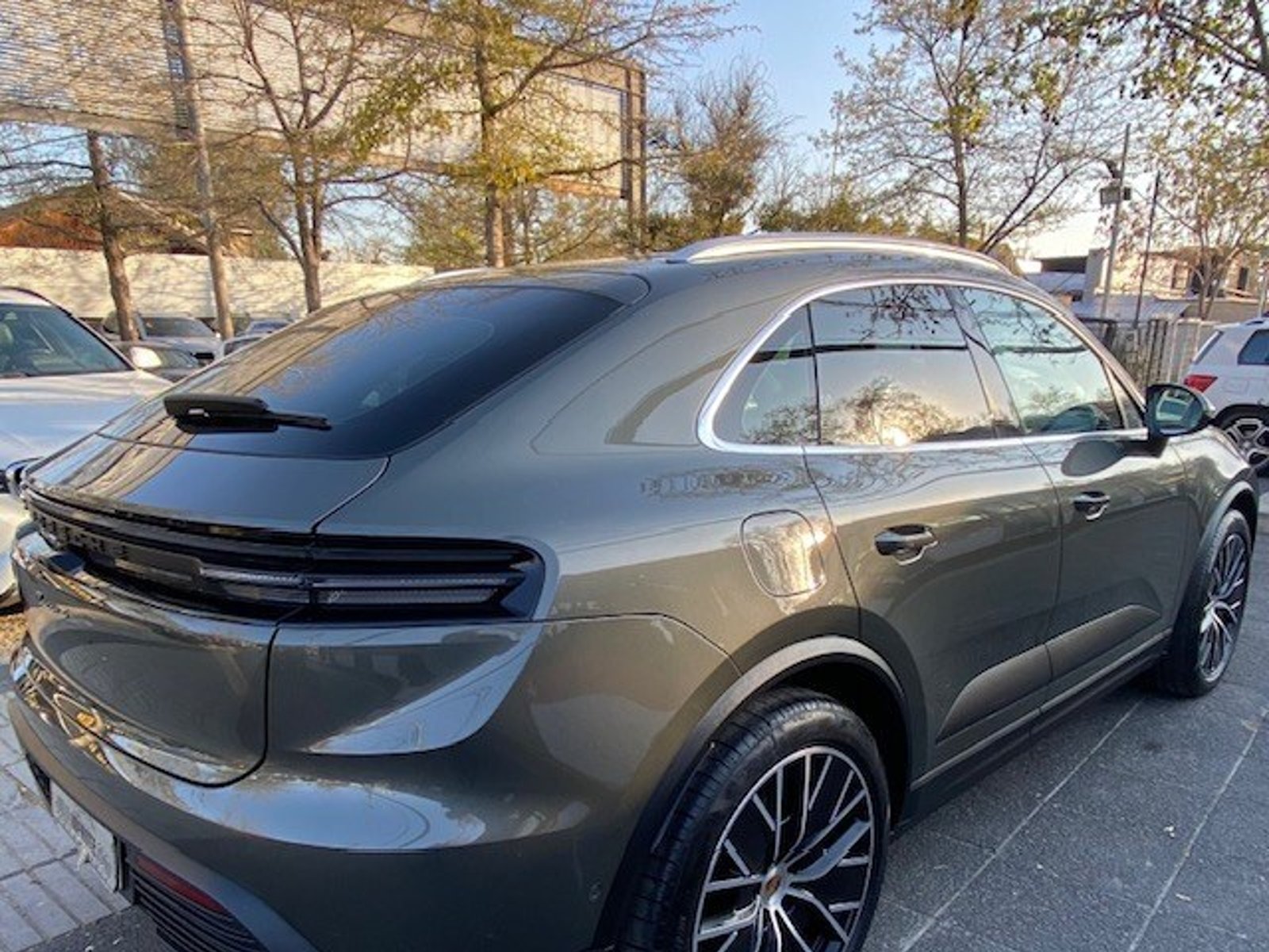 Porsche MACAN 4 Electric 4x4 2025 - Foto 2 de 10