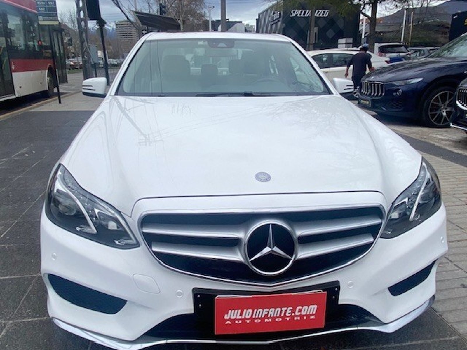 Mercedes-Benz E250 2.0 Turbo. cuero 2016 - Foto 3 de 10