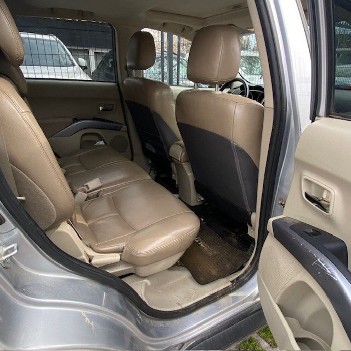 Mitsubishi OUTLANDER 3.0 Autom. Paddle Shift 2010 - Imagen 9 de 10