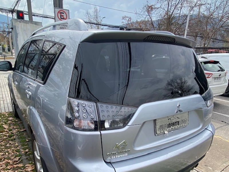 Mitsubishi OUTLANDER 3.0 Autom. Paddle Shift 2010 - Imagen 5 de 10