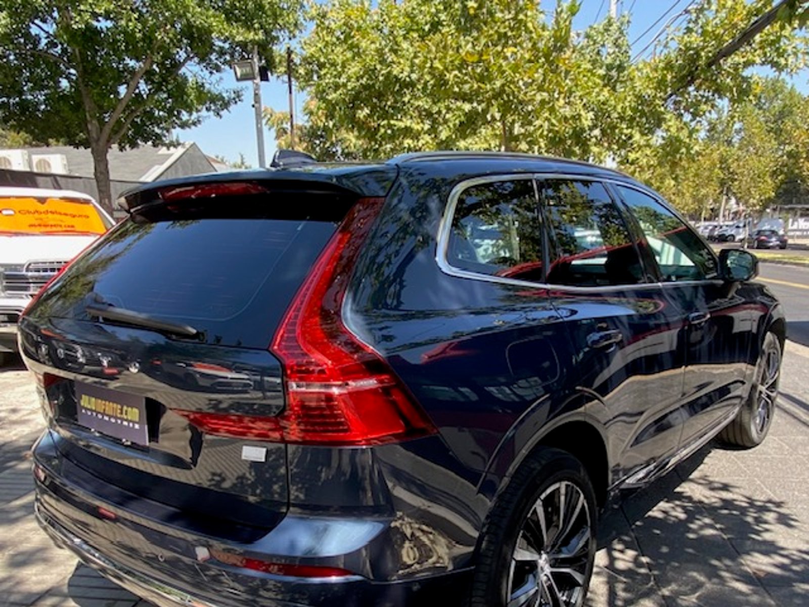 Volvo XC60 T8 R Awd Recharge 2023 - Foto 2 de 10