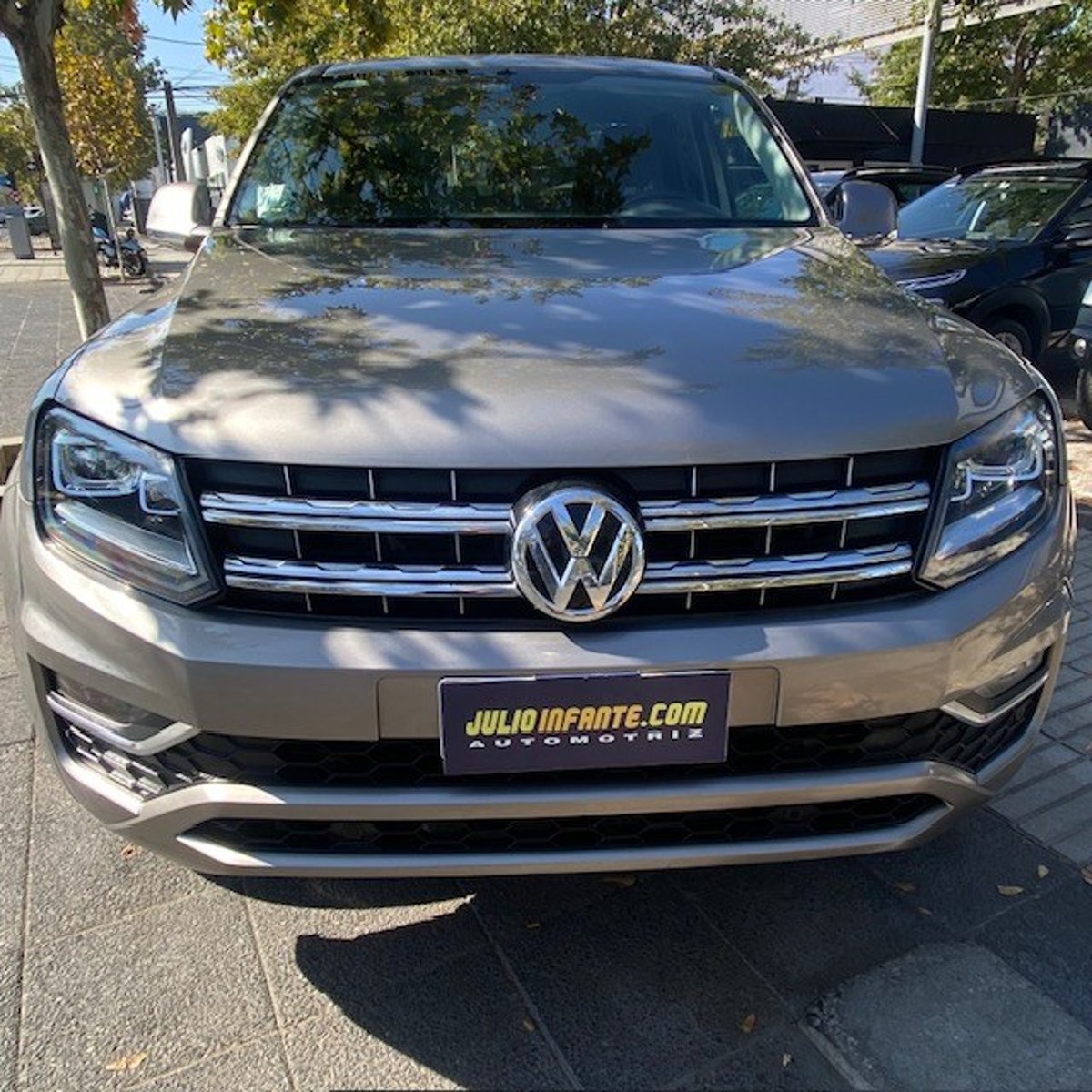 Volkswagen AMAROK HIGHLINE 4X4 2.0 AT Cuero, climatizador, perfecto estado 2019 - Imagen 3 de 10