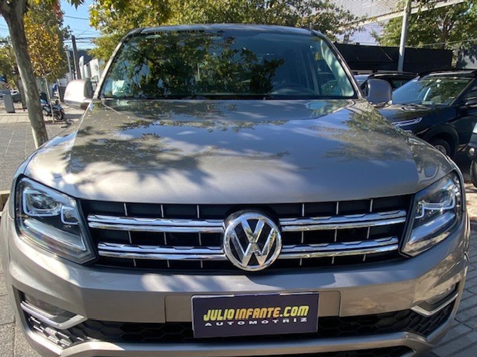 Volkswagen AMAROK HIGHLINE 4X4 2.0 AT Cuero, climatizador, perfecto estado 2019 - Foto 3 de 10