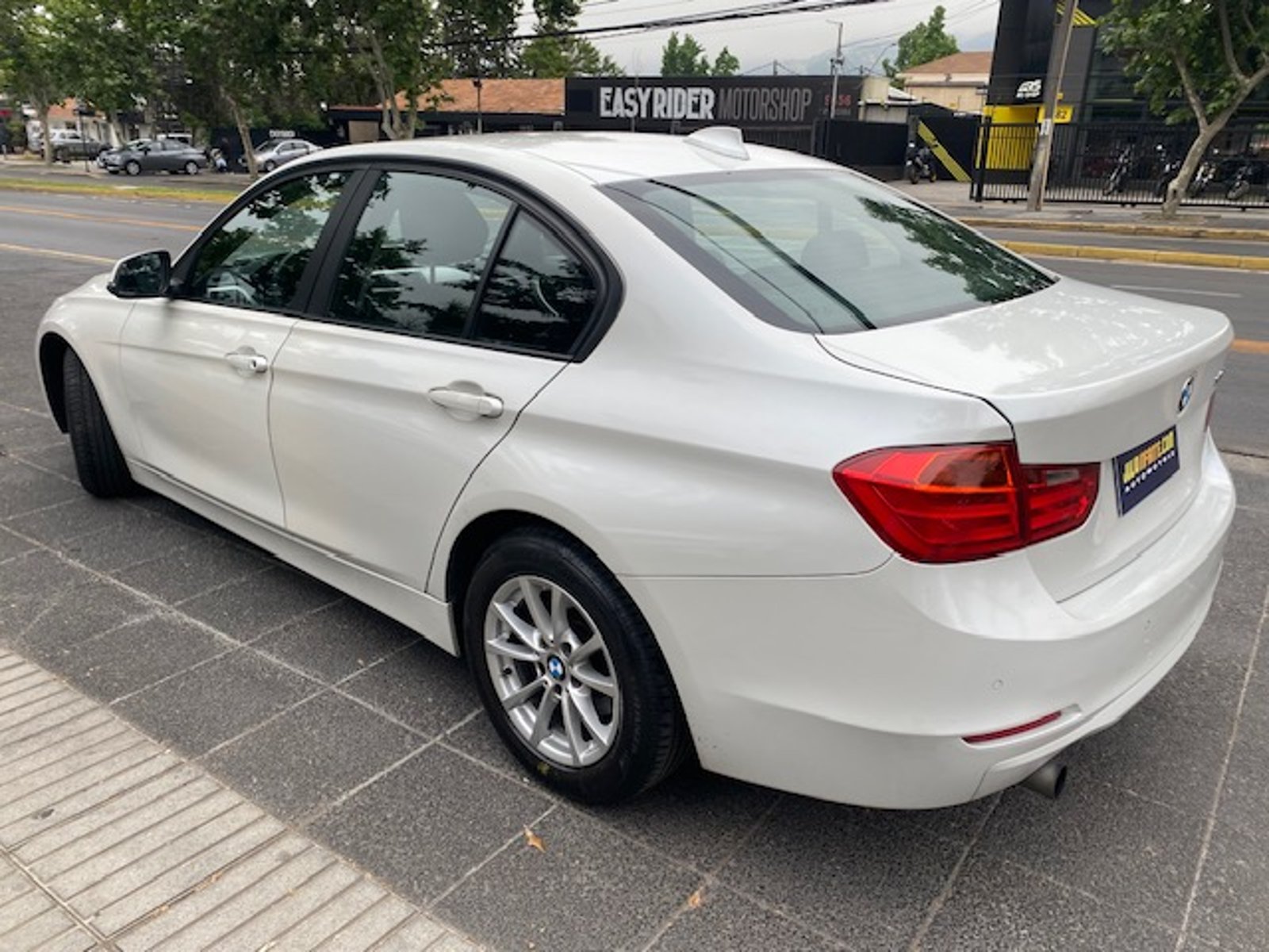 BMW 316I Luxury 1.6 Aut 2014 - Foto 4 de 10