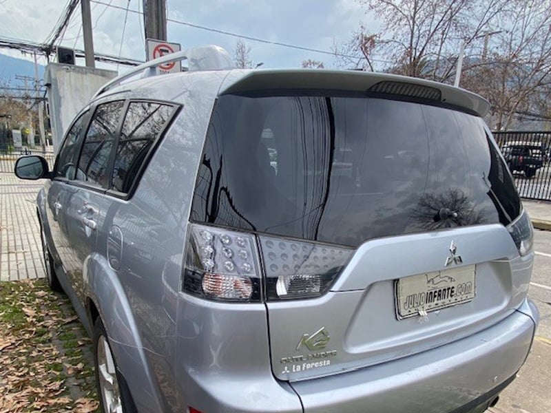 Mitsubishi OUTLANDER 3.0 Autom. Paddle Shift 2010 - Imagen 7 de 10