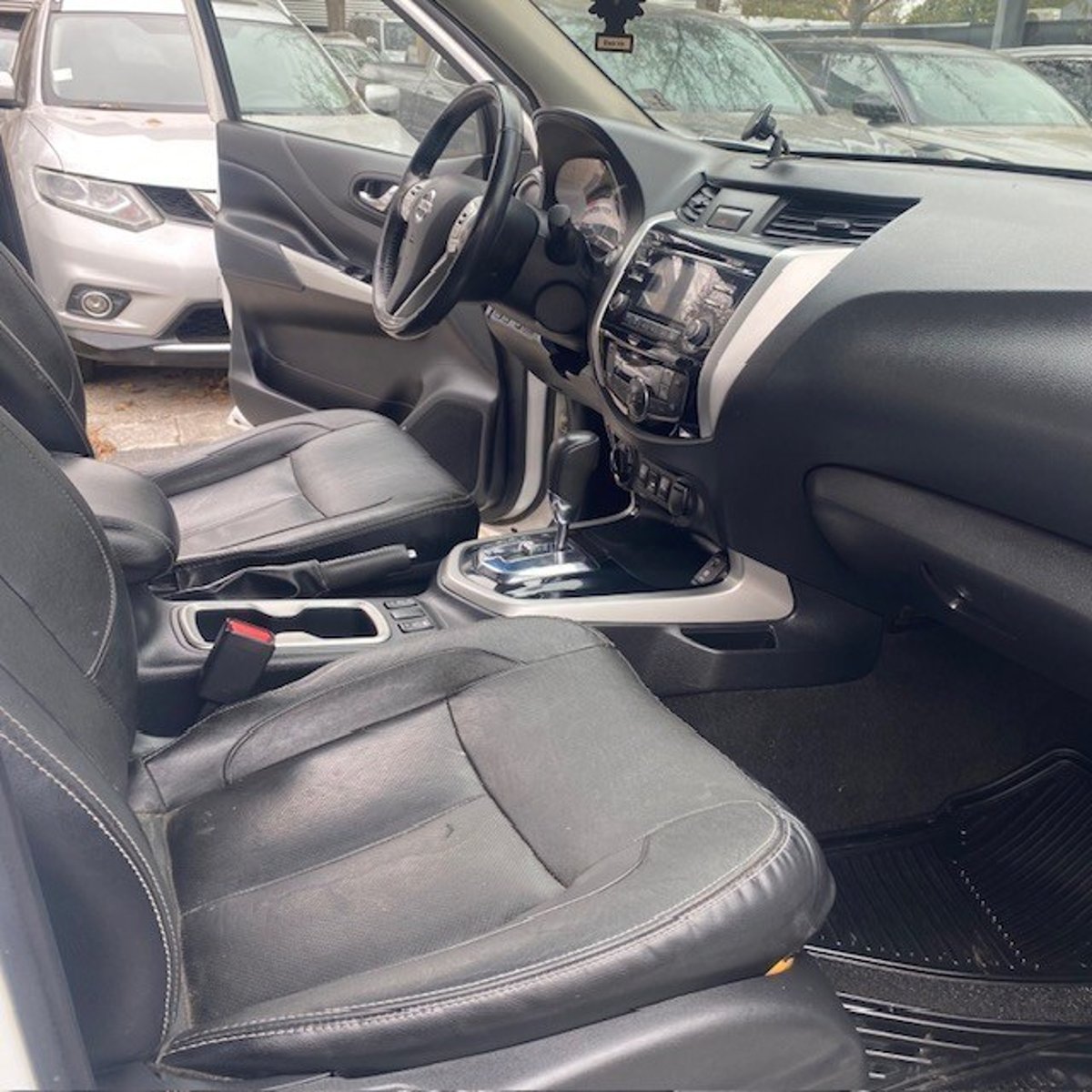 Nissan NP300 4x4 2.3 Autom. 2019 - Imagen 9 de 10