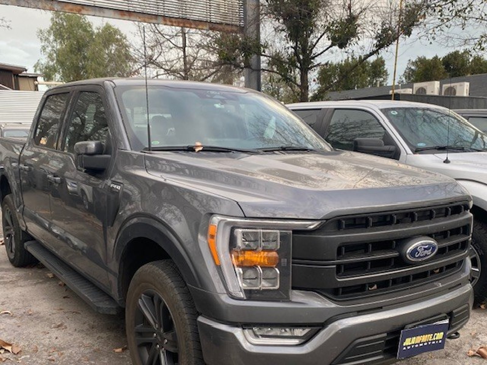 Ford F-150 LARIAT SPORT 5.0 4x4 AUT 2023 - Foto 2 de 10