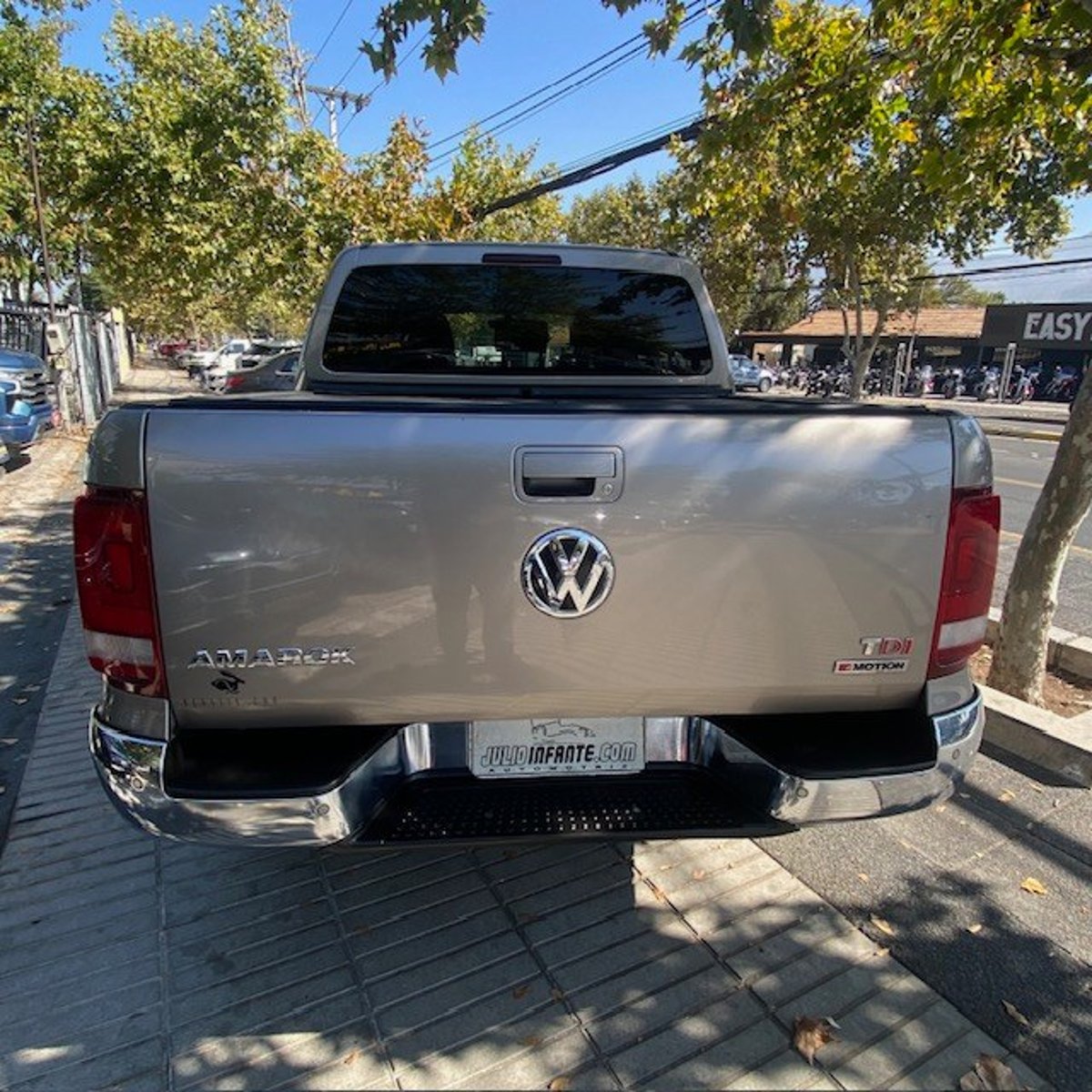 Volkswagen AMAROK HIGHLINE 4X4 2.0 AT Cuero, climatizador, perfecto estado 2019 - Imagen 4 de 10