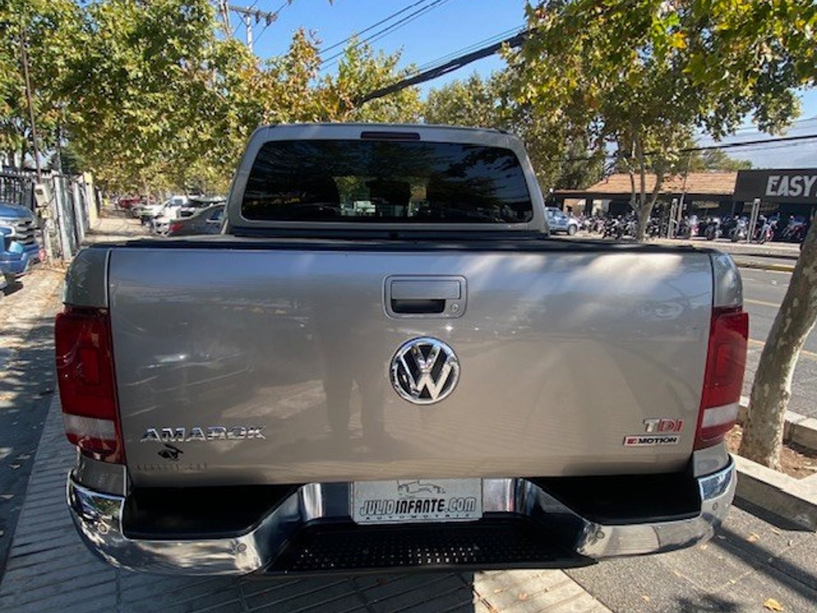 Volkswagen AMAROK HIGHLINE 4X4 2.0 AT Cuero, climatizador, perfecto estado 2019 - Foto 4 de 10