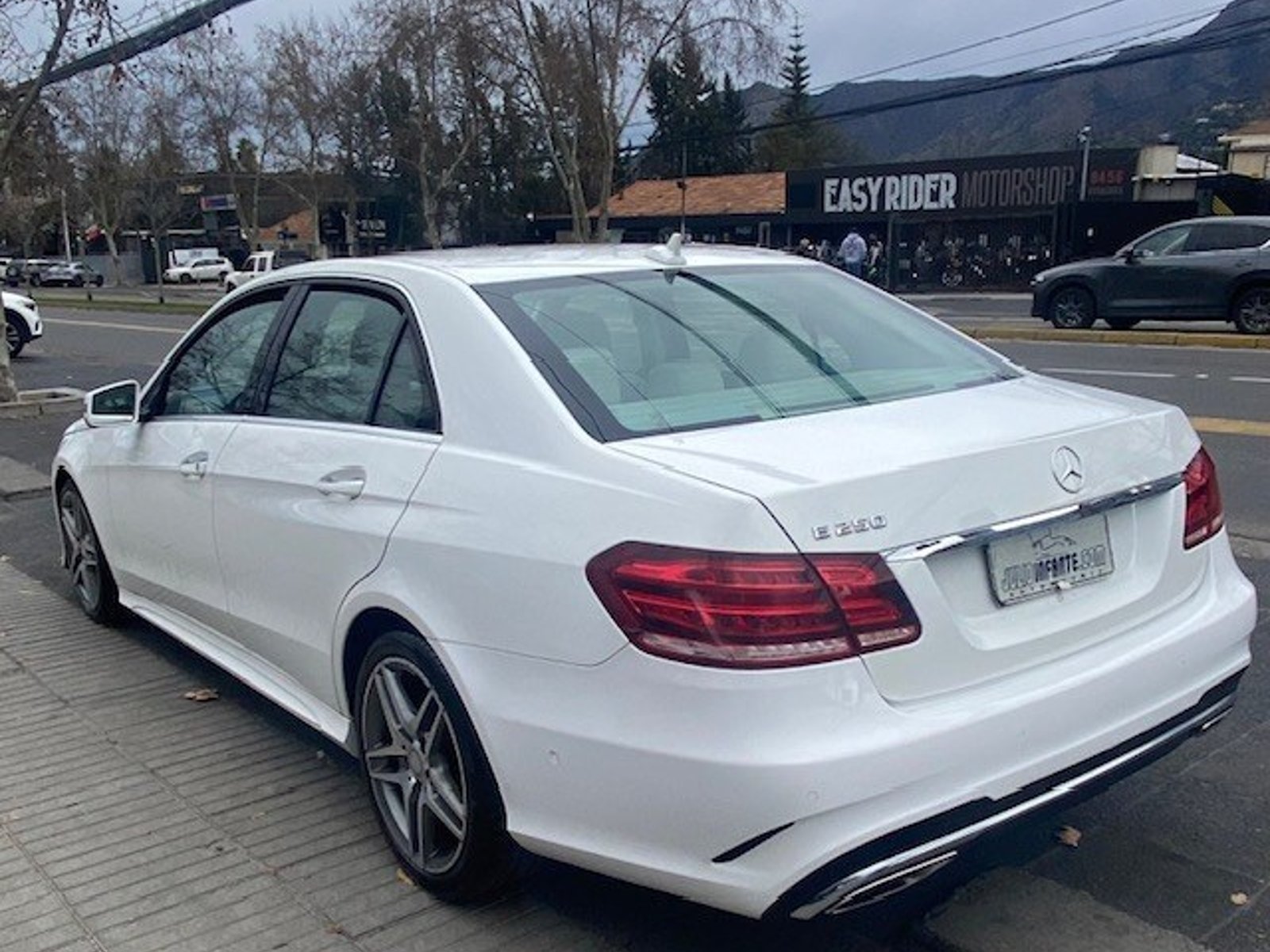 Mercedes-Benz E250 2.0 Turbo. cuero 2016 - Foto 5 de 10
