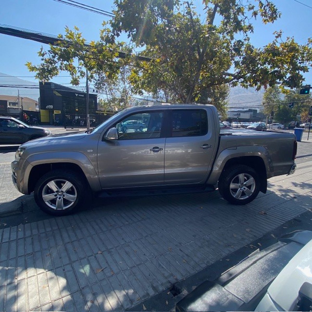 Volkswagen AMAROK HIGHLINE 4X4 2.0 AT Cuero, climatizador, perfecto estado 2019 - Imagen 8 de 10