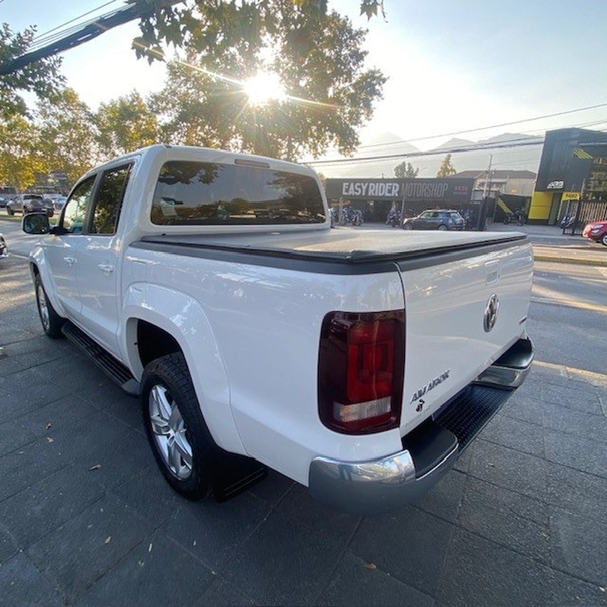 VOLKSWAGEN AMAROK HIGHLINE TDI 4X4 2.0 AT Como nueva. cuero. Max equipo 2023 - Foto 4 de 10