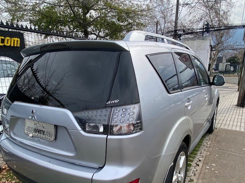 Mitsubishi OUTLANDER 3.0 Autom. Paddle Shift 2010 - Imagen 6 de 10