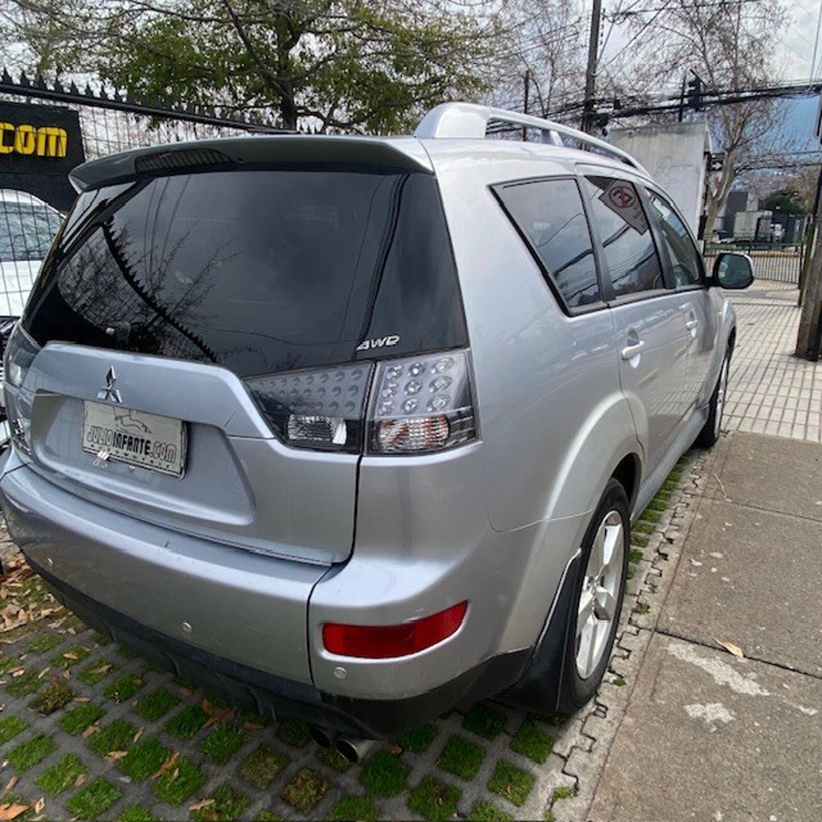 Mitsubishi OUTLANDER 3.0 Autom. Paddle Shift 2010 - Imagen 6 de 10