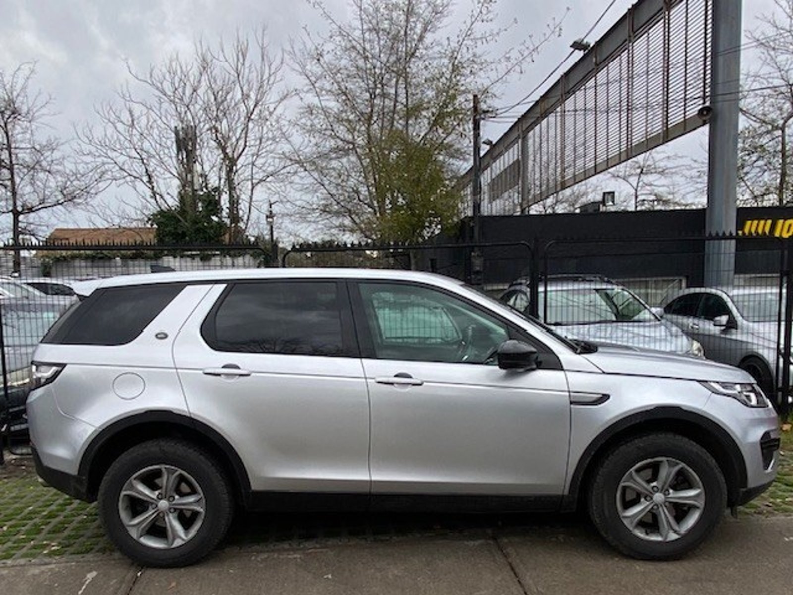 Land Rover DISCOVERY Sport 4x4 2.0i 2018 - Foto 3 de 6