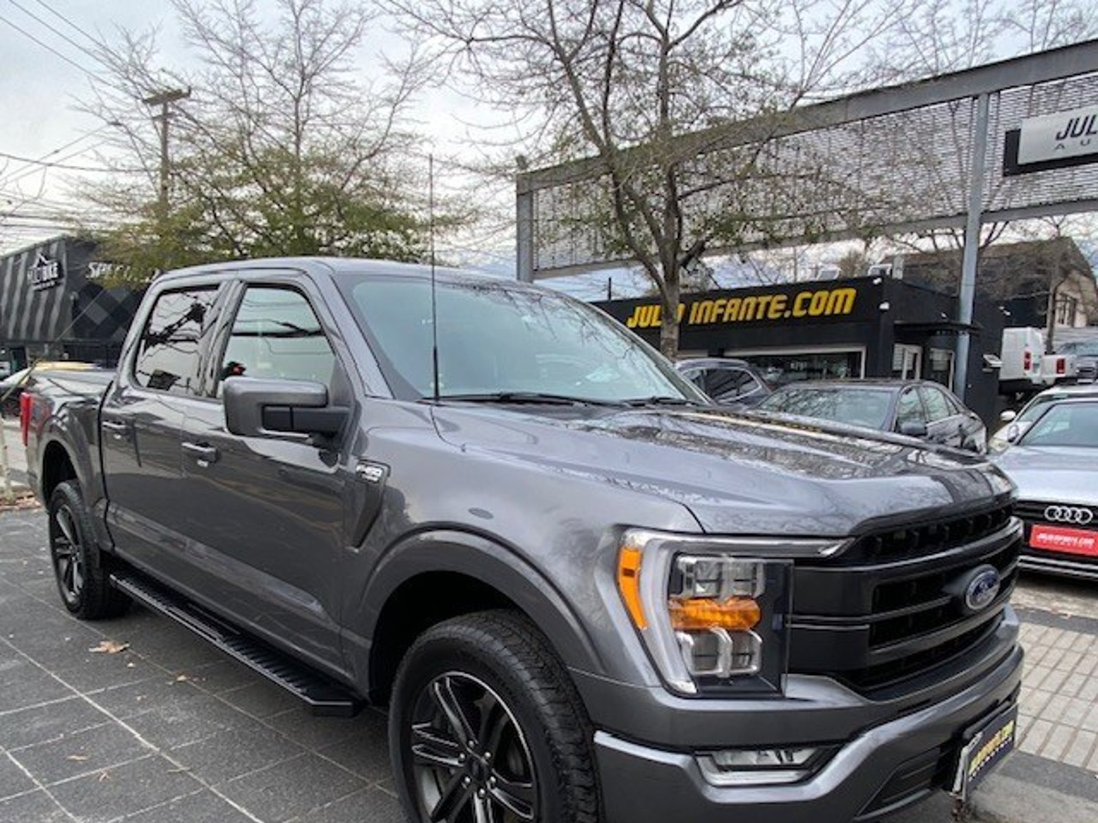 Ford F-150 LARIAT SPORT 5.0 4x4 AUT 2023 - Foto 5 de 10