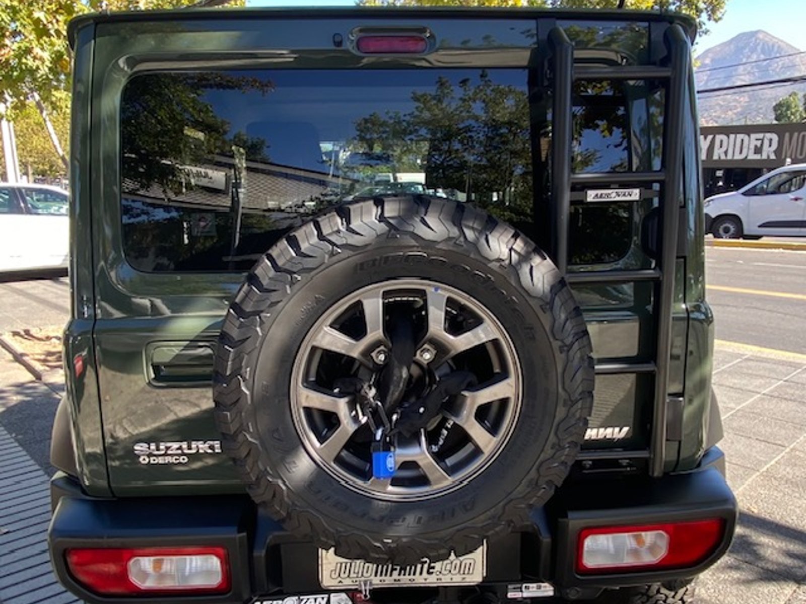 Suzuki JIMNY 5P 1.5 AT GLX . Nuevo.1.200 km. Neumatico 2025 - Foto 4 de 10