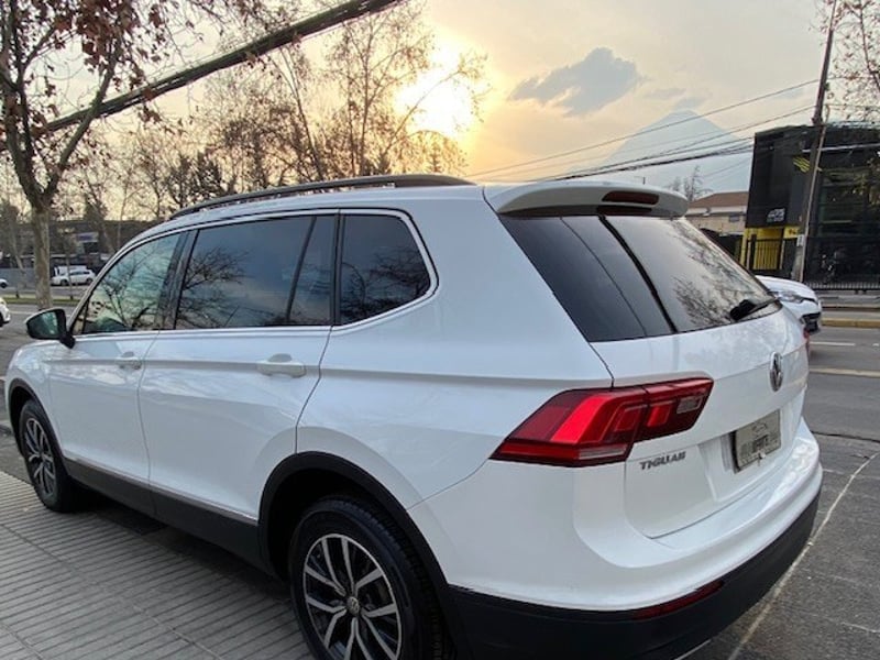 Volkswagen TIGUAN 4x4 2.0 At. 2019 - Imagen 4 de 10