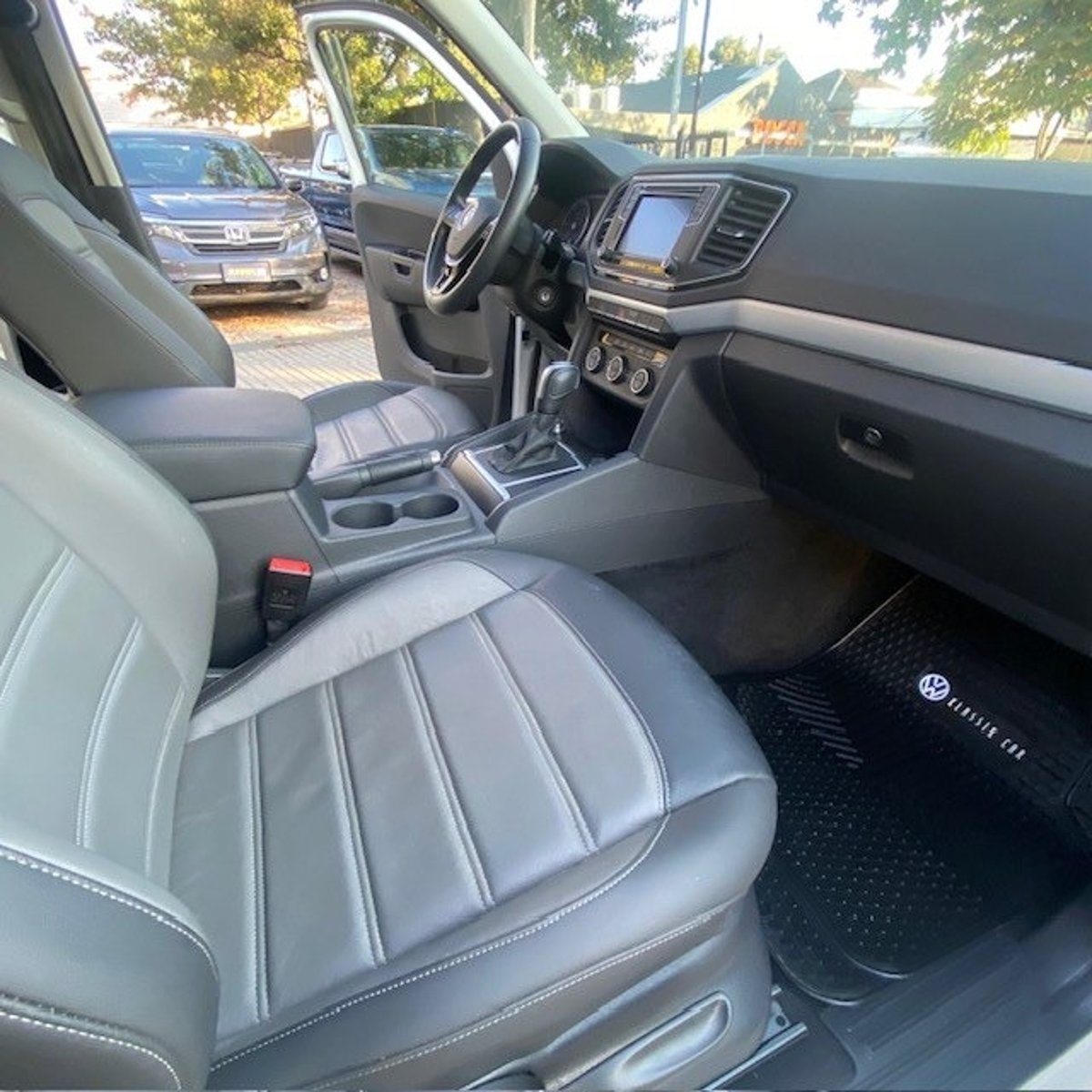 VOLKSWAGEN AMAROK HIGHLINE TDI 4X4 2.0 AT Como nueva. cuero. Max equipo 2023 - Imagen 10 de 10