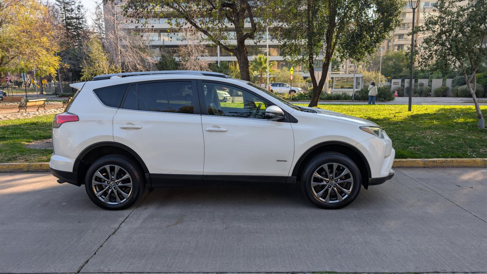 Toyota RAV4 limited 2.5 AWD 2018 - Imagen 4 de 20