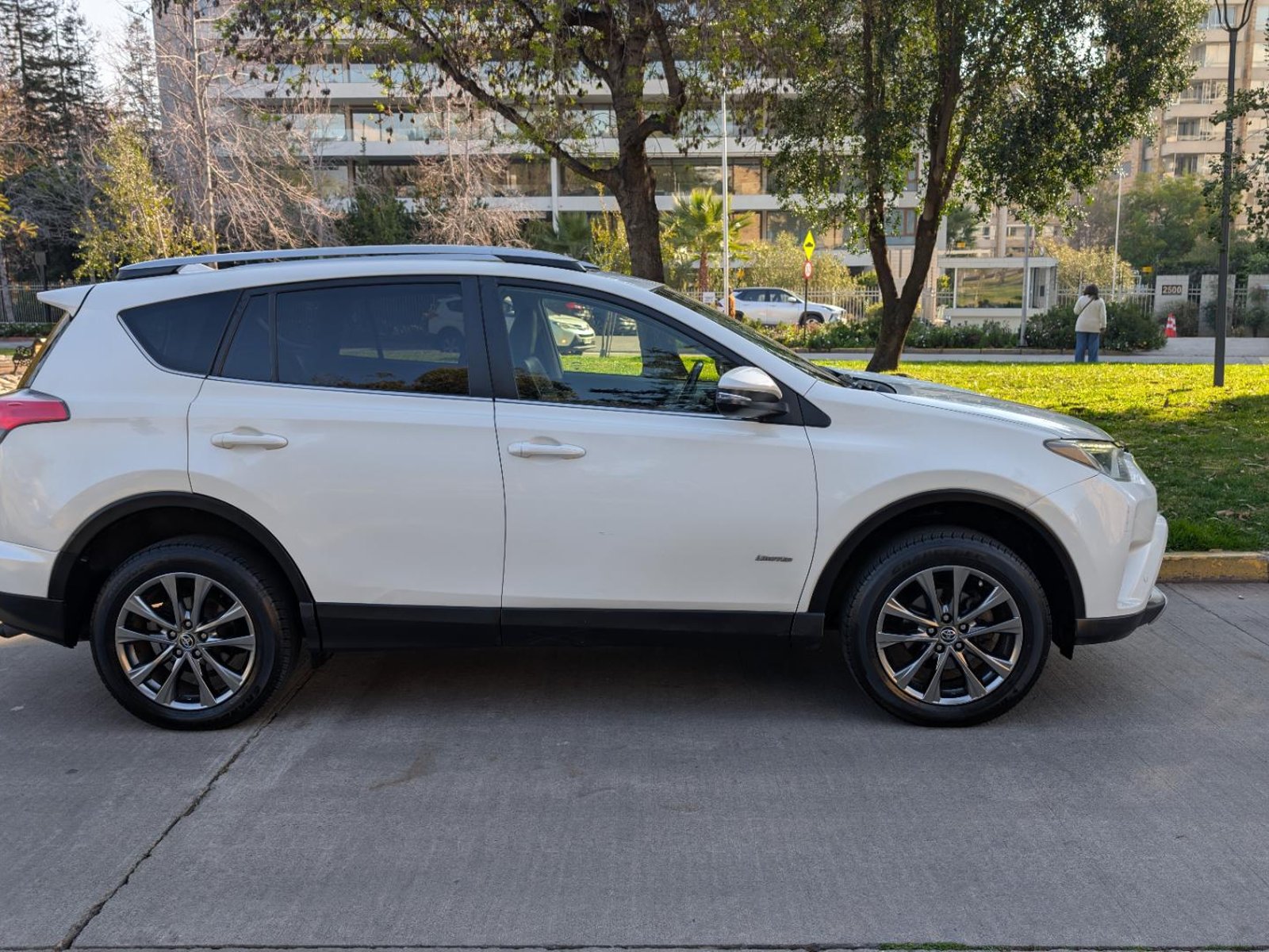 Toyota RAV4 limited 2.5 AWD 2018 - Foto 4 de 20