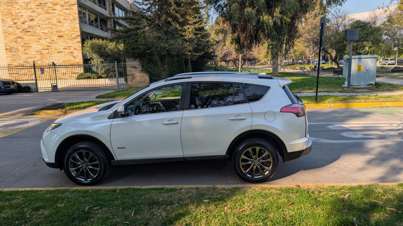 Toyota RAV4 limited 2.5 AWD 2018 - Imagen 10 de 20
