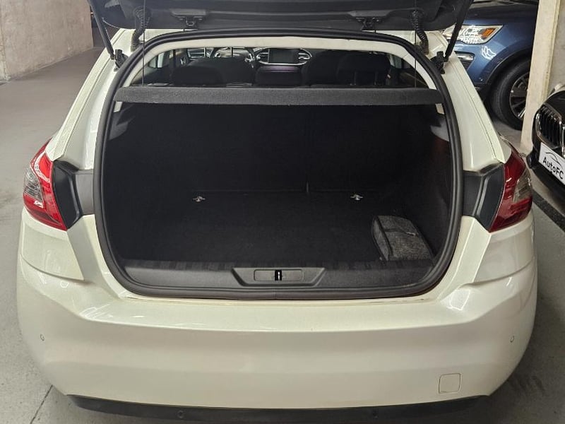 Peugeot 308 Allure BlueHDI 130 1.5 2020 - Imagen 12 de 20