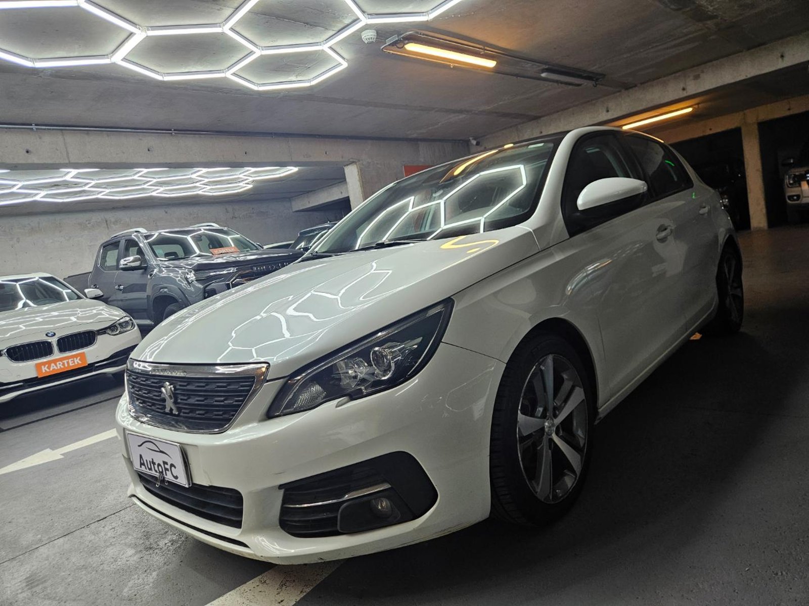 Peugeot 308 Allure BlueHDI 130 1.5 2020 - Foto 5 de 20