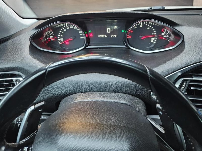 Peugeot 308 Allure BlueHDI 130 1.5 2020 - Imagen 20 de 20