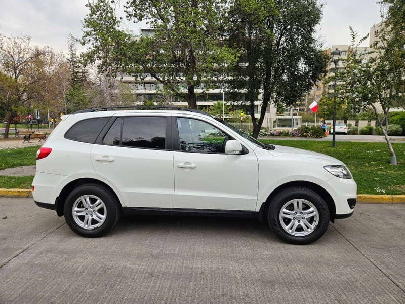 Hyundai SANTA FE GLS 4x2 MT 2013 - Imagen 4 de 20