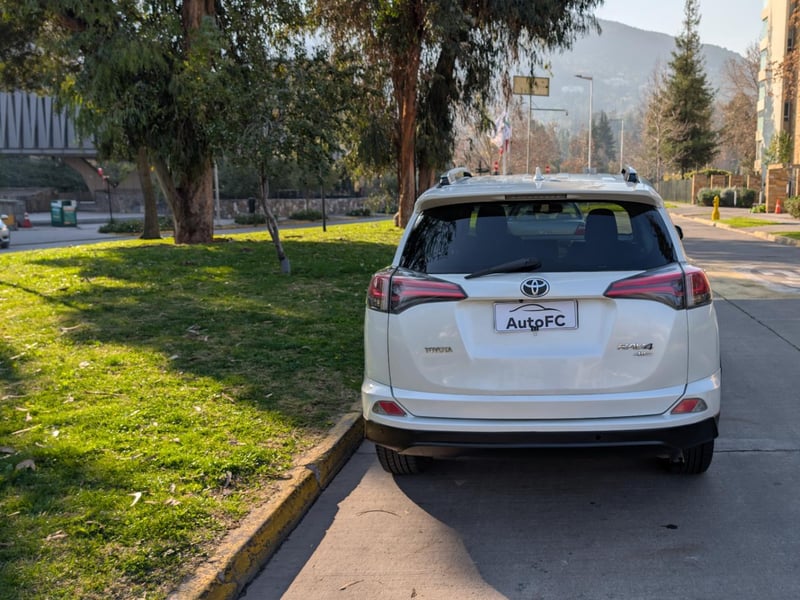 Toyota RAV4 limited 2.5 AWD 2018 - Imagen 8 de 20