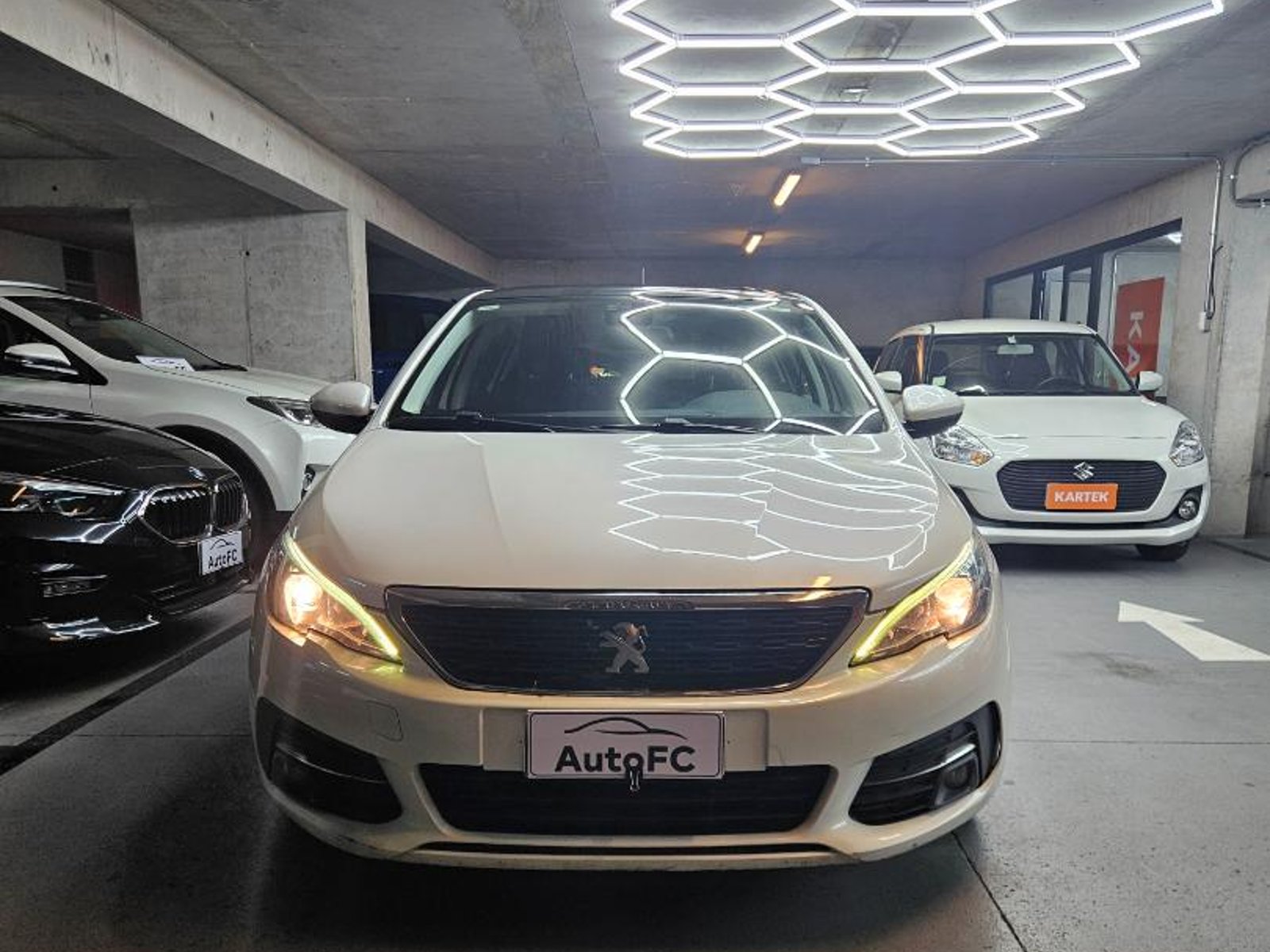Peugeot 308 Allure BlueHDI 130 1.5 2020 - Foto 3 de 20