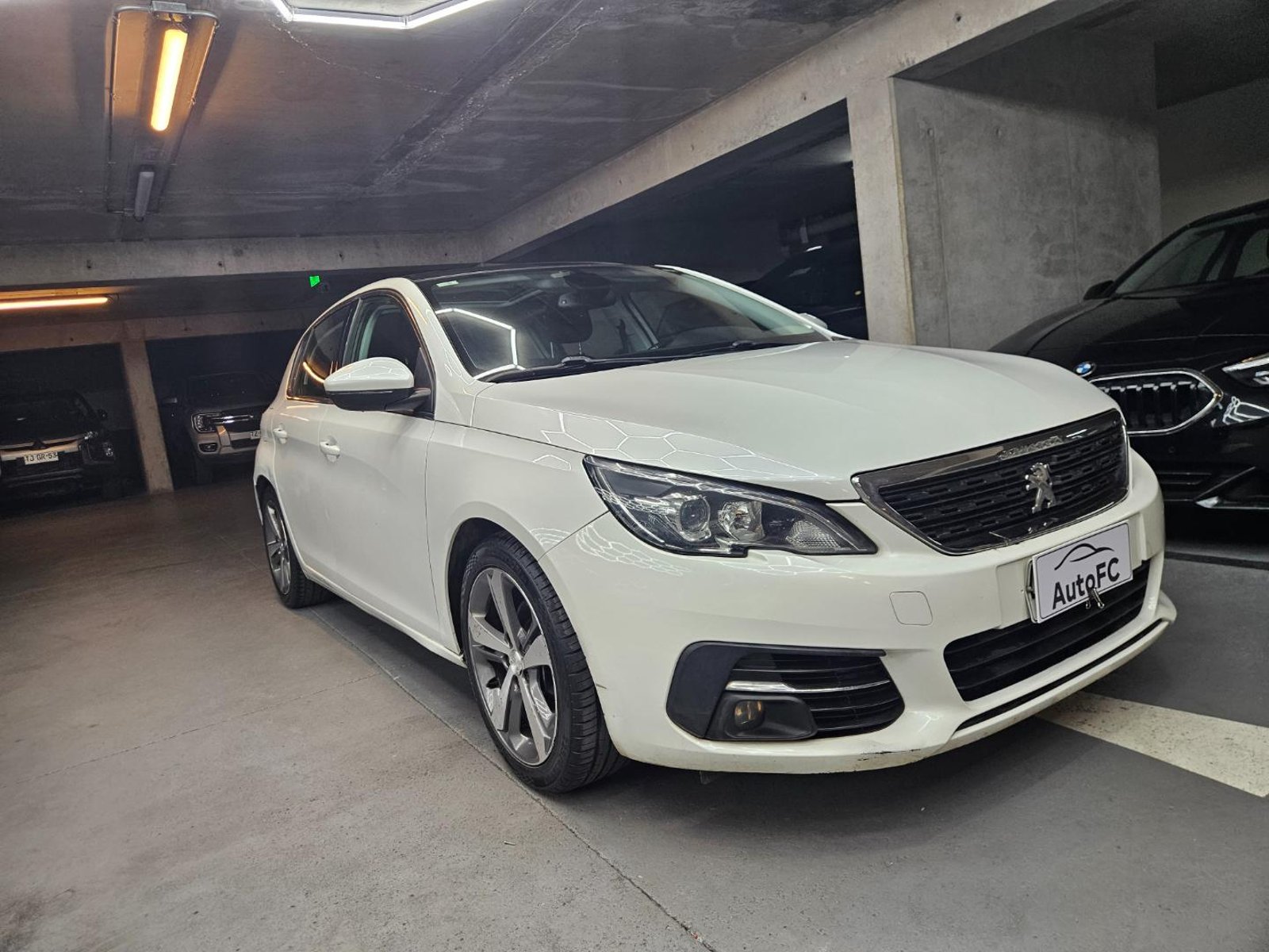 Peugeot 308 Allure BlueHDI 130 1.5 2020 - Foto 4 de 20