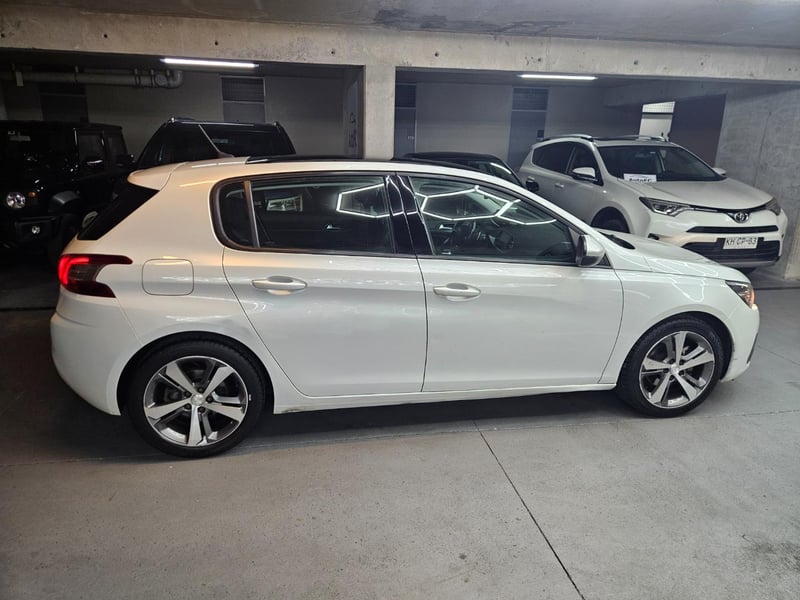 Peugeot 308 Allure BlueHDI 130 1.5 2020 - Imagen 7 de 20