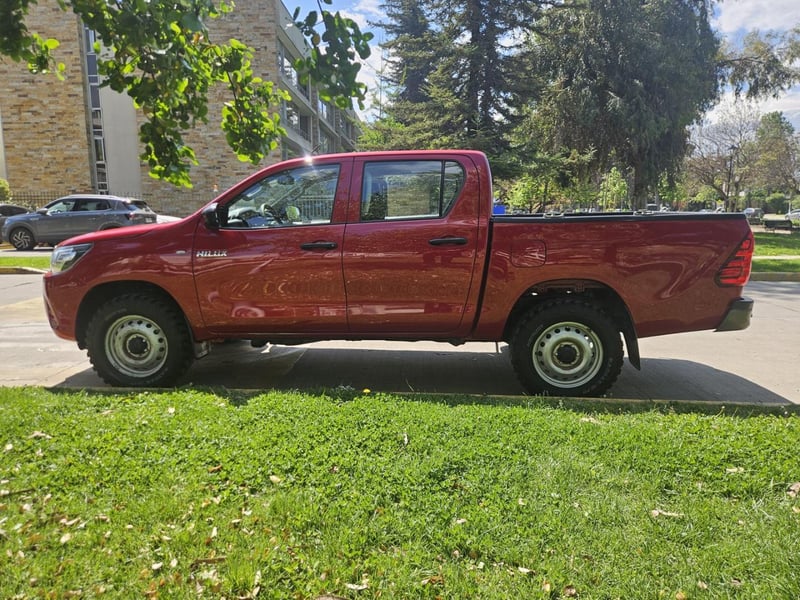 Toyota HILUX 2.4 DX DIESEL 4X4 DOB. CAB. 7AB MT 4P 2023 - Imagen 7 de 20