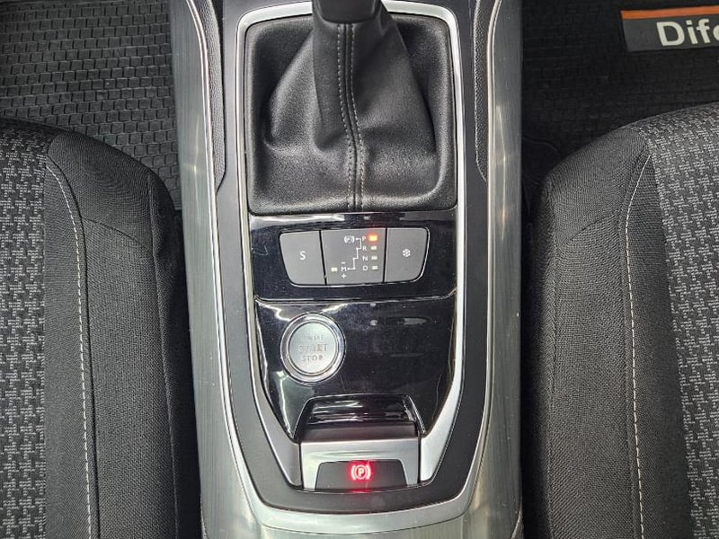 Peugeot 308 Allure BlueHDI 130 1.5 2020 - Imagen 18 de 20