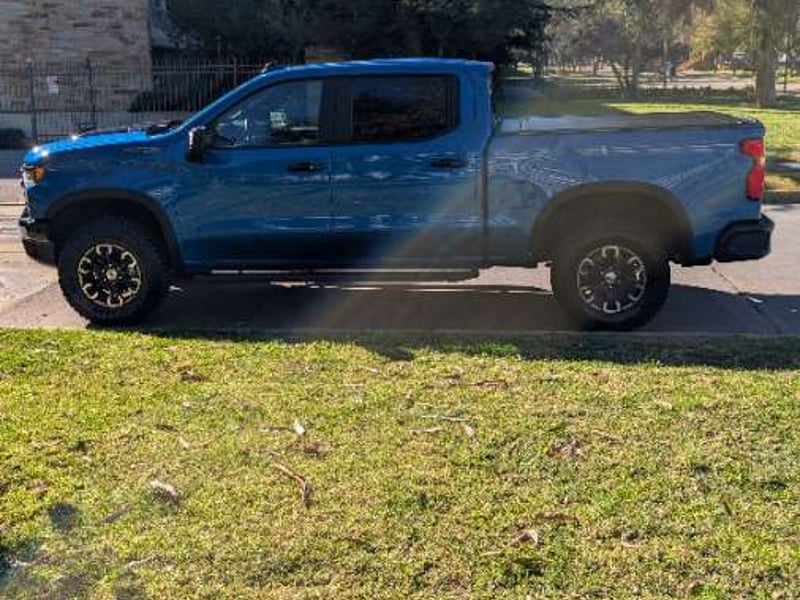 Chevrolet SILVERADO 6.2 ZR2 AUTO DC 4WD R 2023 - Imagen 6 de 20