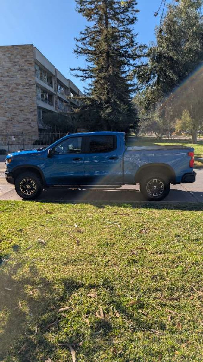 Chevrolet SILVERADO 6.2 ZR2 AUTO DC 4WD R 2023 - Imagen 6 de 20